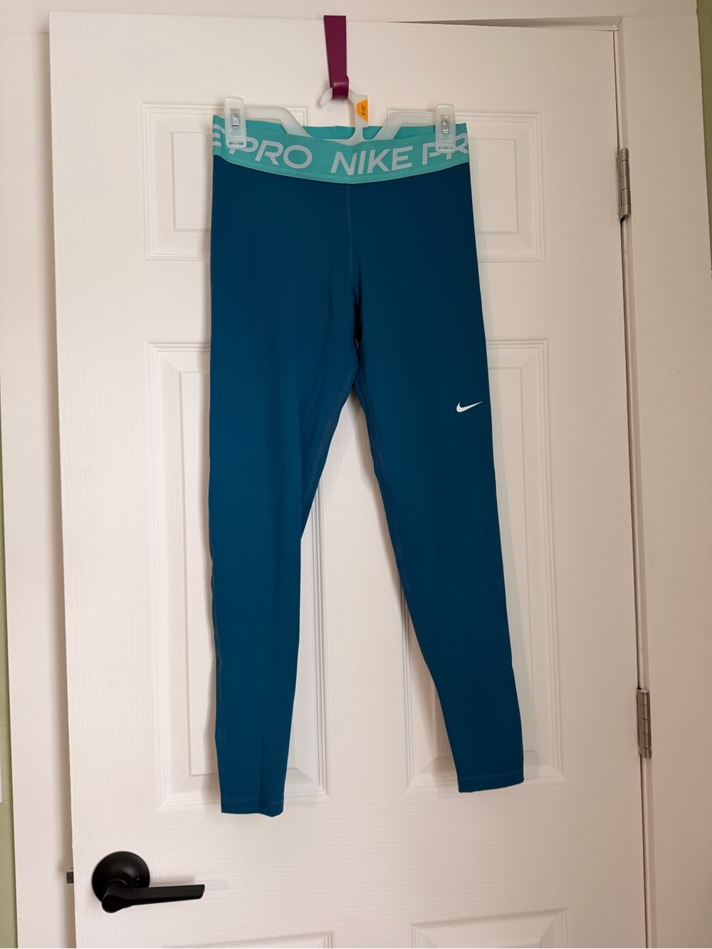 Nike Pro Women’s Teal Athletic Leggings